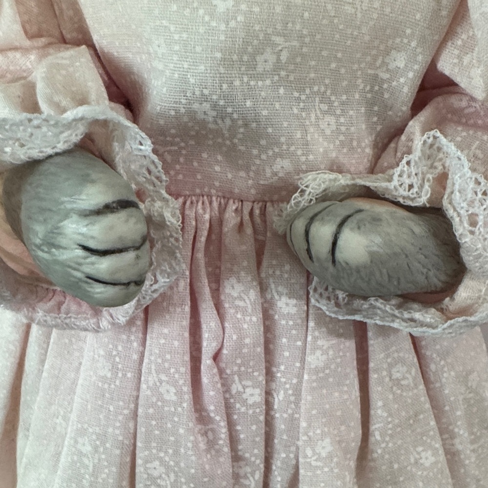 Vintage artist-made collectible Cat Figurine in Pink Dress - Picture 7 of 11